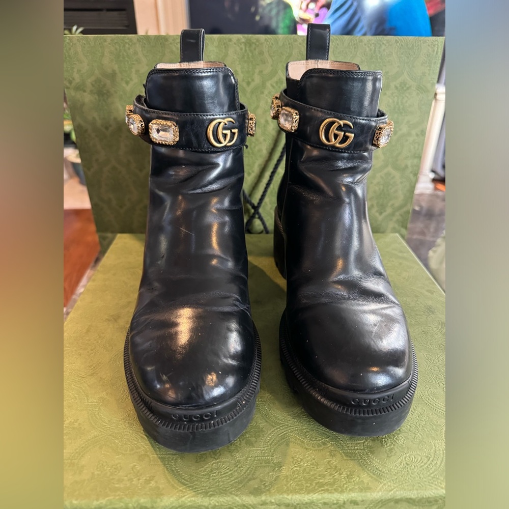 Gucci Trip Bootie with jewels 
Size 39.5
Used